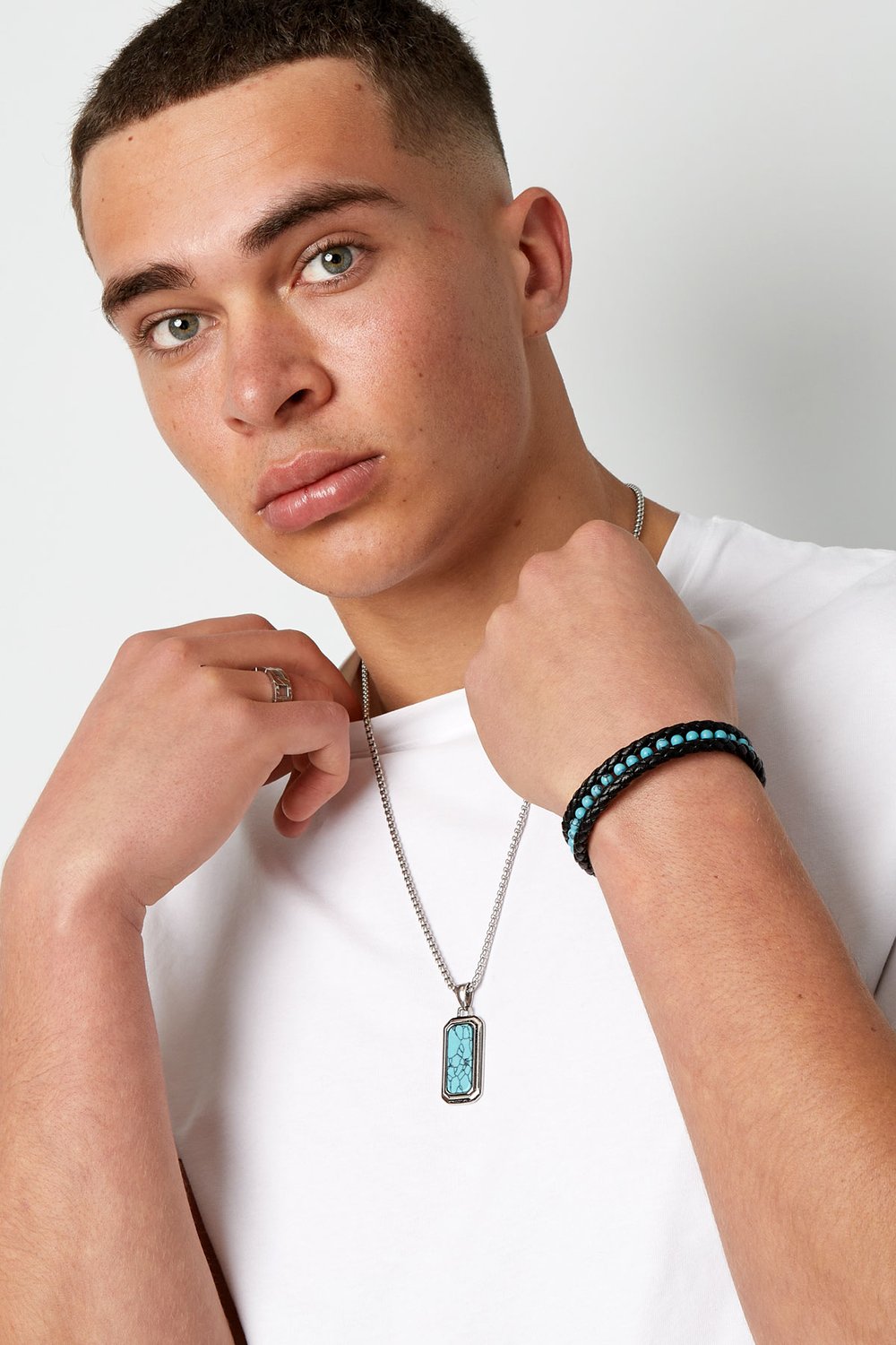 Double men's bracelet braided with beads in the middle h5Picture4